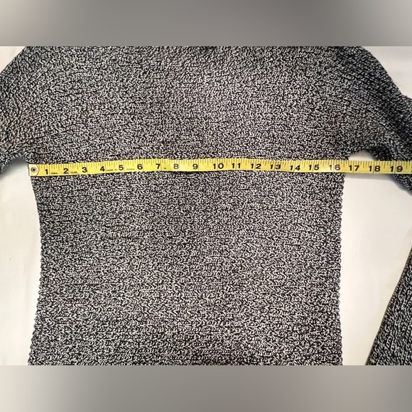 🛍️LIZ CLAIBORNE SPORT Black and white heather knit‎ sweater size S. - Picture 11 of 12